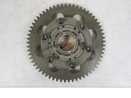 Snett uppifrån på Startkopplingsdrev från en Kawasaki Z 900 -2019 motorcykel.