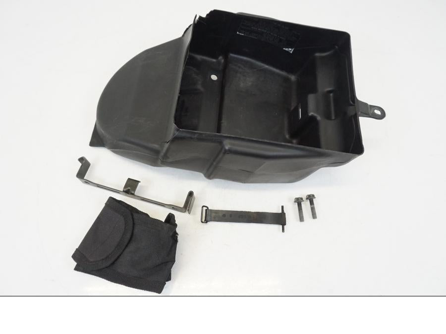 Framsidan på Verktygslåda från en Kawasaki ZX-12R -2000 motorcykel.