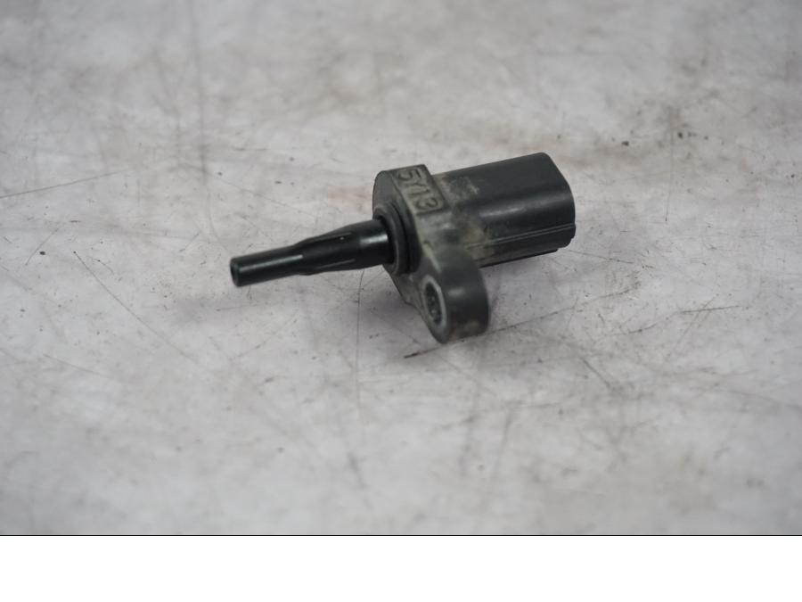 Baksidan på Luftburksensor från en Triumph Tiger Explorer -2016 motorcykel.