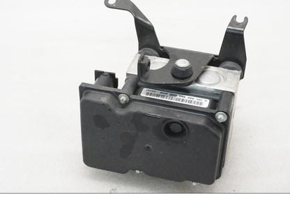 Höger sida på ABS Modulator från en BMW F 800 R -2011 motorcykel.