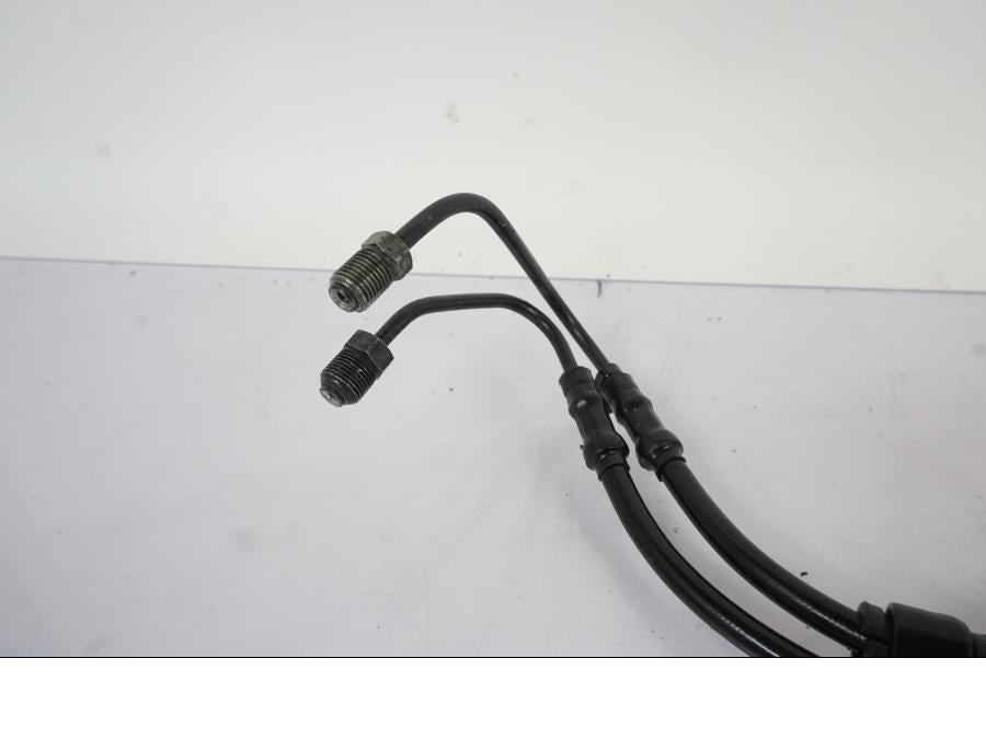 Baksidan på Bromsledning från en H-D Softail Sport Glide FLSB -2022 motorcykel.