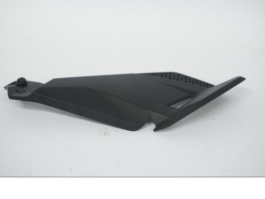 Vänster sida på Bensintankskåpa från en BMW R 1250 GS -2022 motorcykel.