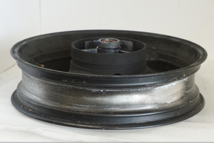 Höger sida på Fälg från en Yamaha TDM 850 -1998 motorcykel.