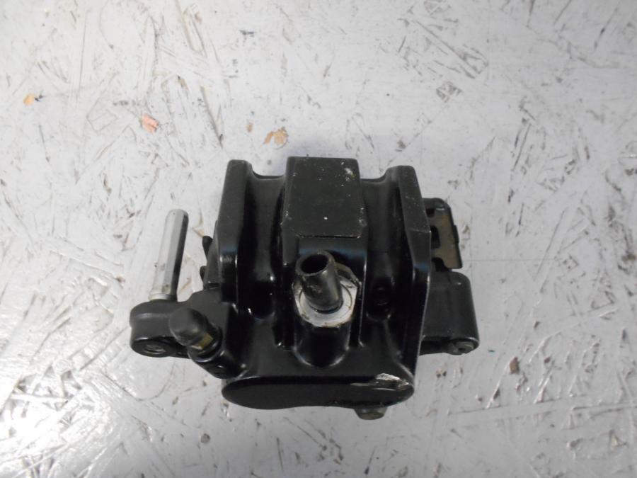 Baksidan på Bromsok från en Triumph Bonneville -2001 motorcykel.