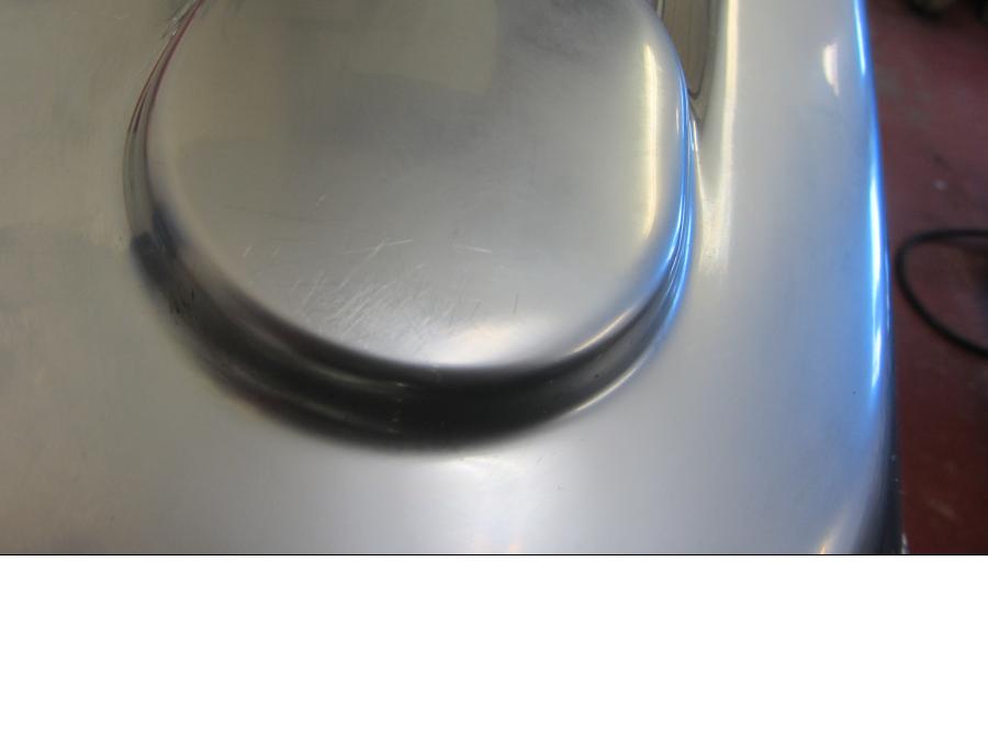 Snett uppifrån på Transmissionskåpa från en H-D Dyna Fat Bob FXDF -2018 motorcykel.