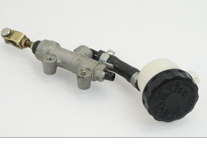 Höger sida på Bromshuvudcylinder från en Kawasaki VN 1500 Mean Streak -2003 motorcykel.