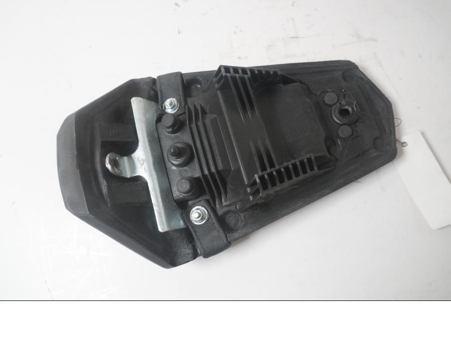 Höger sida på Sadel från en Yamaha YZF-R 125 -2009 motorcykel.