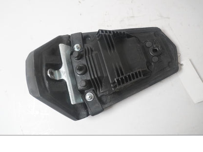 Höger sida på Sadel från en Yamaha YZF-R 125 -2009 motorcykel.