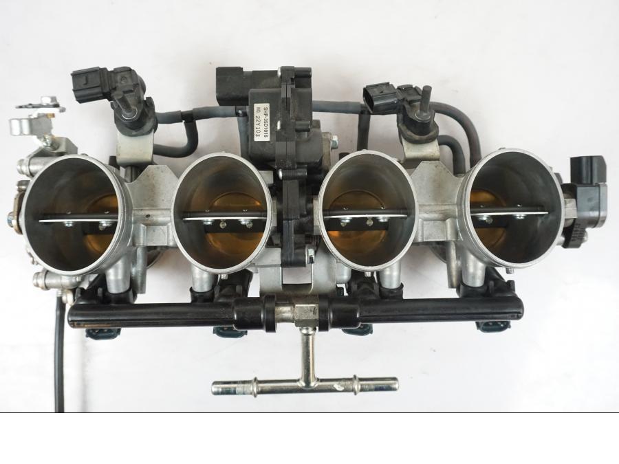 Extrabild6 på Spjällhus från en Kawasaki ZX-6R -2011 motorcykel.