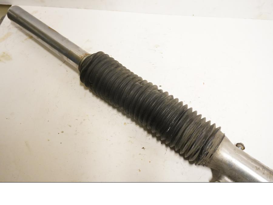 Höger sida på Gaffelben från en Honda XL 650 V -2000 motorcykel.