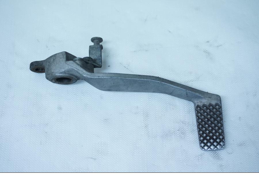 Framsidan på Bromspedal från en Yamaha YZF 1000 R -1997 motorcykel.