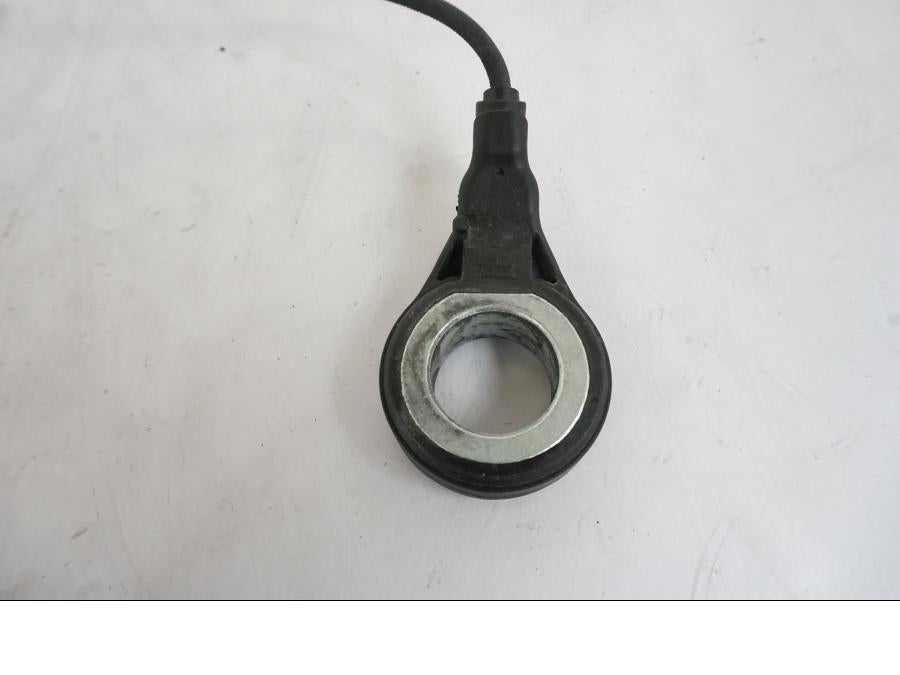 Höger sida på ABS givare från en H-D Softail Sport Glide FLSB -2022 motorcykel.