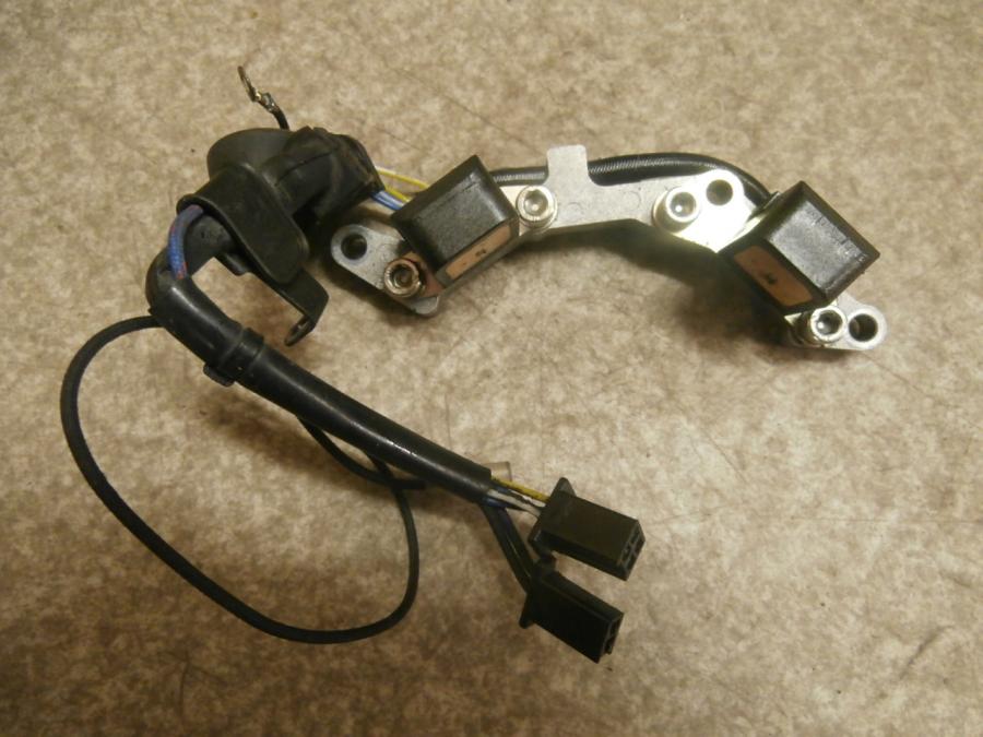 Framsidan på Tändpickup från en Honda VFR 750 -1995 motorcykel.