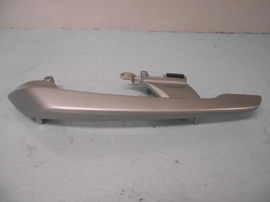 Framsidan på Passagerarhandtag från en Honda CB500x -2014 motorcykel.