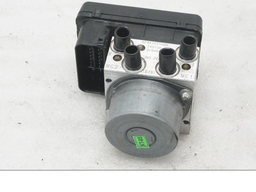 Framsidan på ABS Modulator från en KTM 125 Duke -2015 motorcykel.