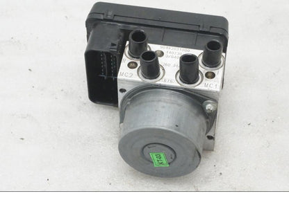 Framsidan på ABS Modulator från en KTM 125 Duke -2015 motorcykel.