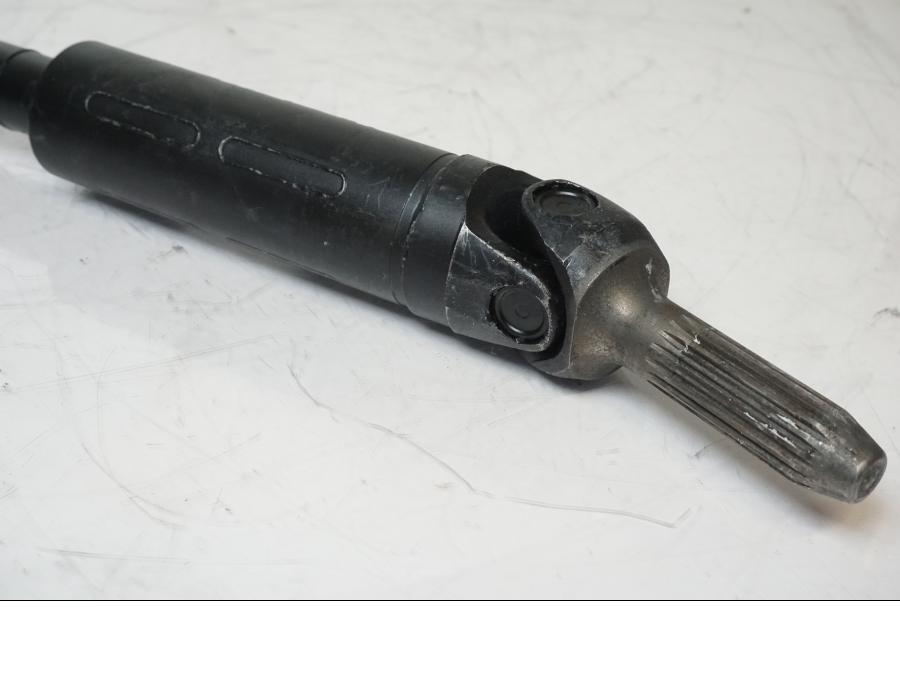 Extrabild5 på <p>Kardanaxel från BMW K 1300 GT 2009.</p>

<p>Med båda knutar. Repor och slitage av lack se bilder.</p> motorcykel.