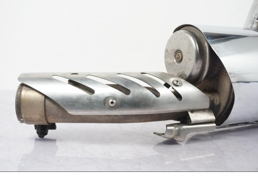 Baksidan på Ljuddämpare från en BMW R 1200 GS -2005 motorcykel.