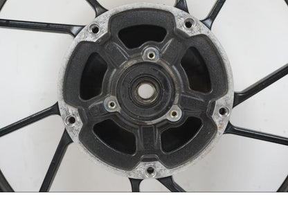 Höger sida på Fälg från en Yamaha MT-07 -2019 motorcykel.