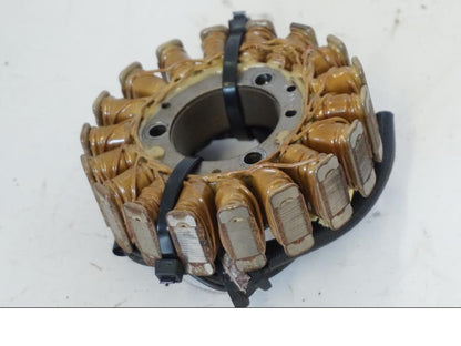 Baksidan på Generator från en Kawasaki ZR-7 -2001 motorcykel.