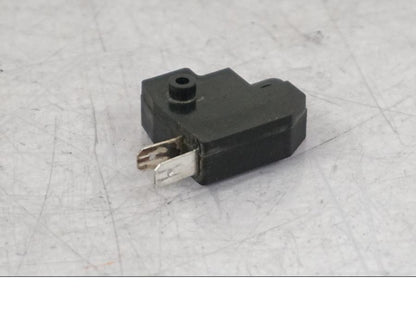 Baksidan på Bromsljuskontakt från en Suzuki VZ 800 -2000 motorcykel.