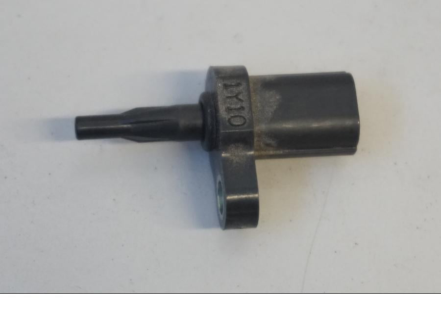 Framsidan på Luftburksensor från en Suzuki SFV 650 A Gladius -2012 motorcykel.