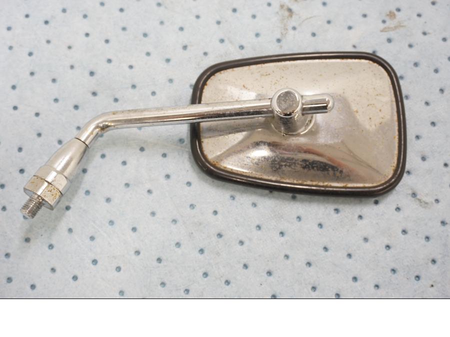 Framsidan på Backspegel från en Kawasaki EN 500 -1999 motorcykel.