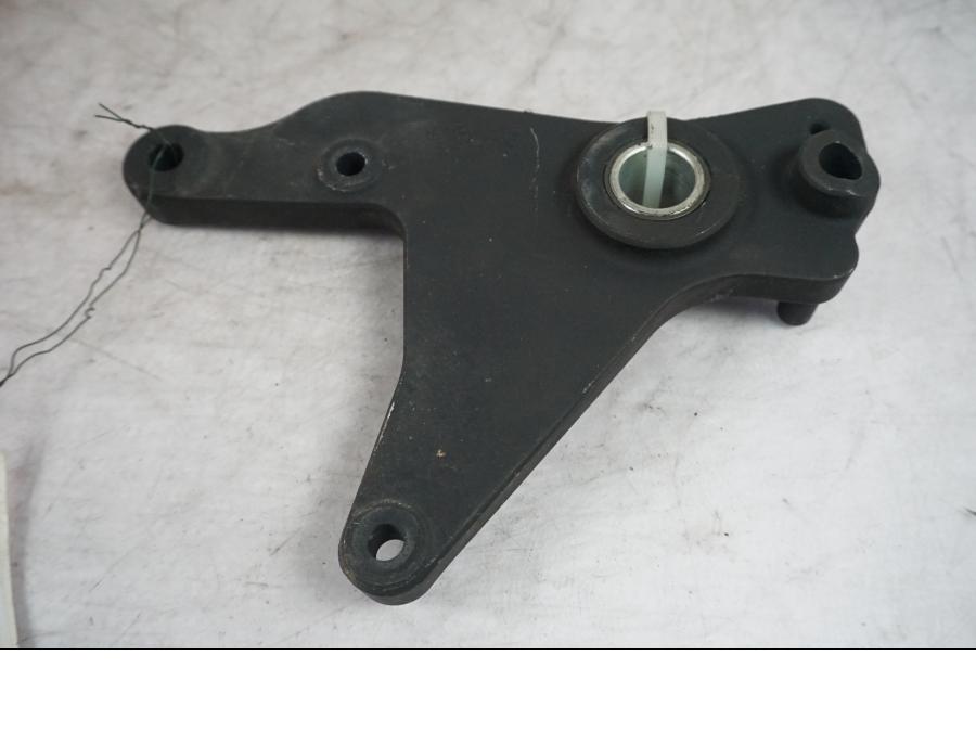 Vänster sida på Bromsoksfäste från en Kawasaki Z 1000 -2011 motorcykel.