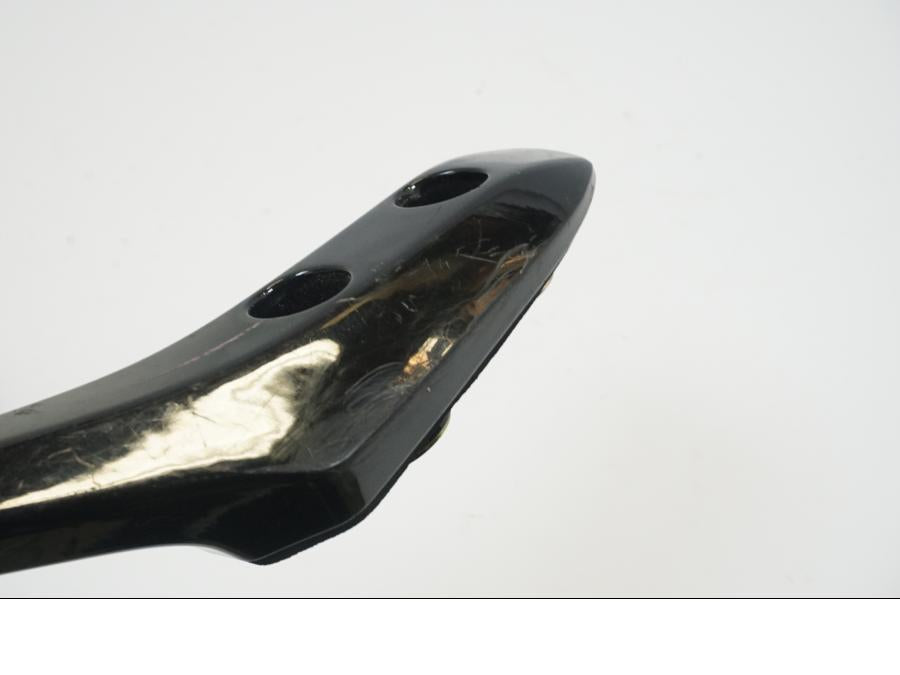 Extrabild2 på Passagerarhandtag från en Yamaha FZ-S 600 -2001 motorcykel.