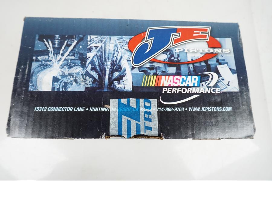 Snett uppifrån på Kolv från en Suzuki GSF 650 -2007 motorcykel.