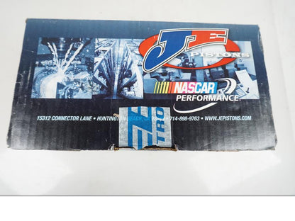 Snett uppifrån på Kolv från en Suzuki GSF 650 -2007 motorcykel.