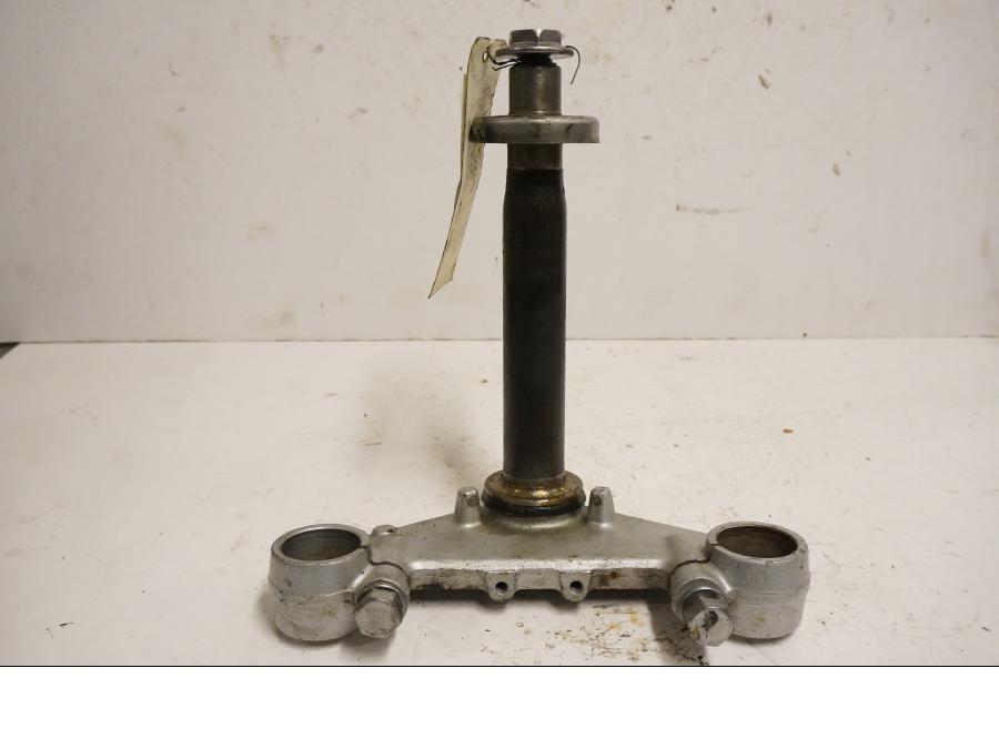 Framsidan på Gaffelkrona från en Yamaha XV 125 -1998 motorcykel.