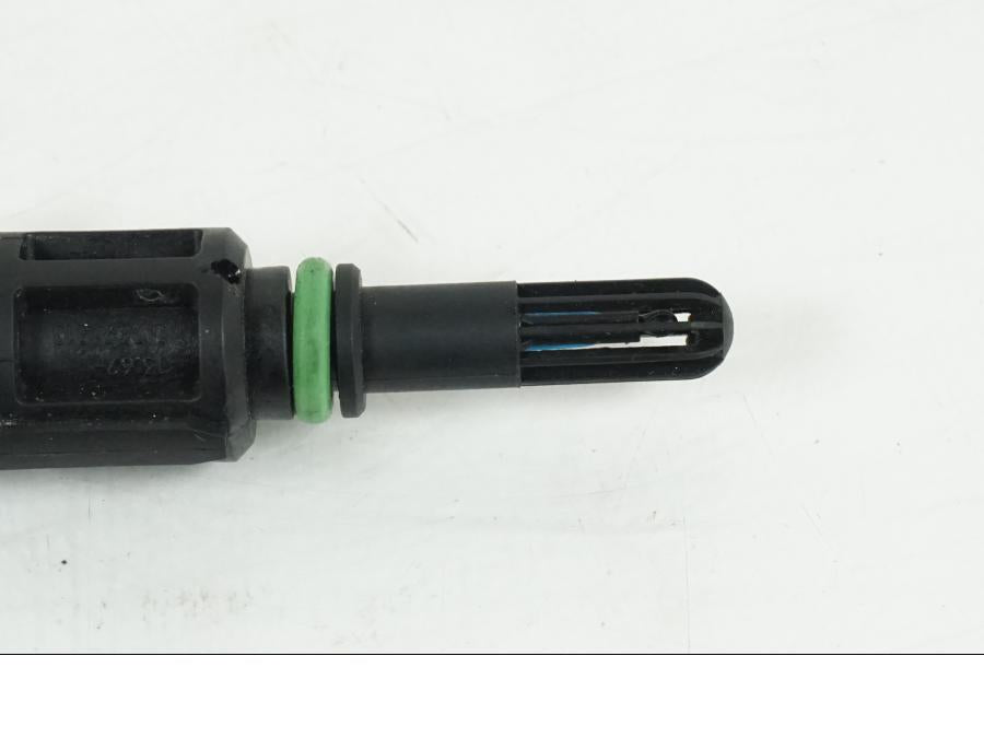 Snett nerifrån på Luftburksensor från en BMW S 1000 RR -2011 motorcykel.