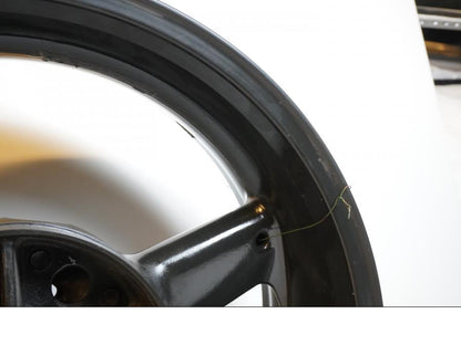 Extrabild3 på Fälg från en Triumph Daytona 650 -2005 motorcykel.