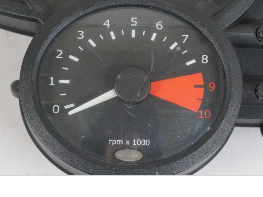 Baksidan på Instrumentpanel från en BMW F 800 GS -2008 motorcykel.