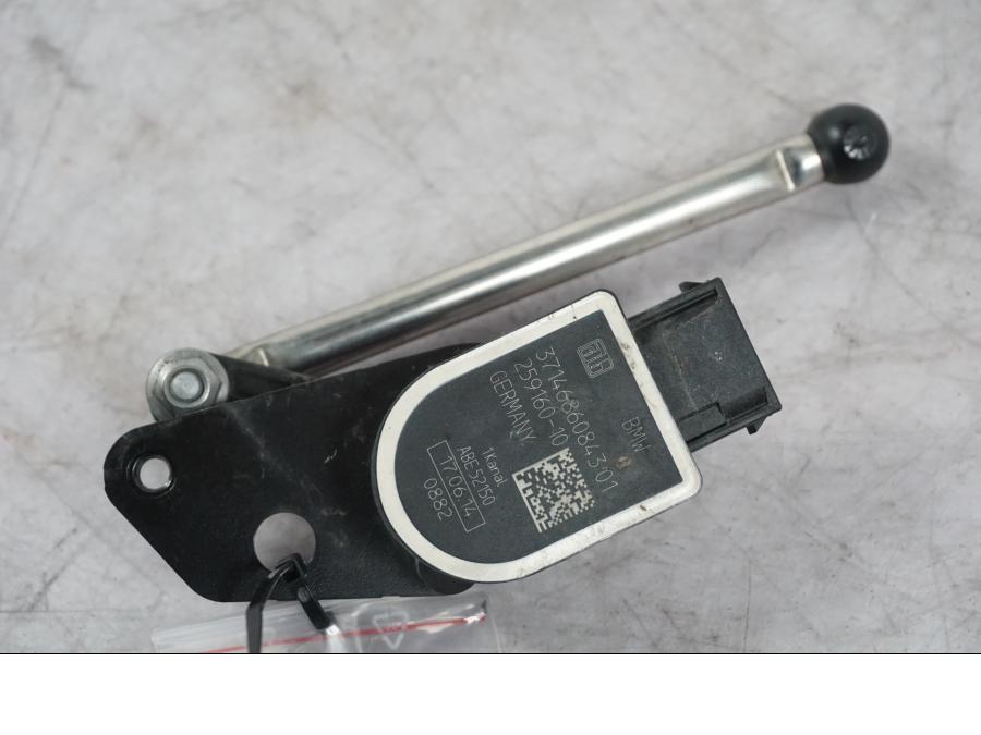 Höger sida på Nivåsensor från en BMW K 1600 GTL -2015 motorcykel.