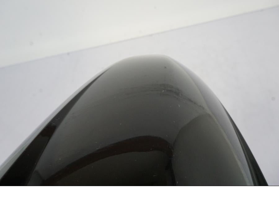 Snett nerifrån på Framskärm från en KTM 1290 Super Duke -2019 motorcykel.