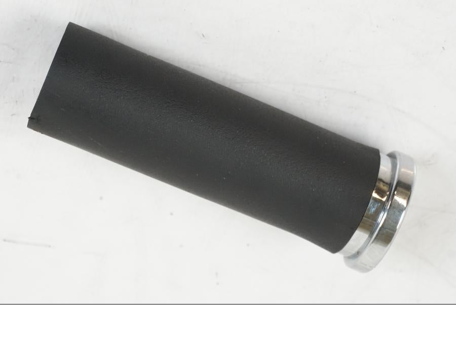 Framsidan på Handtag från en Suzuki VZR 1800 -2009 motorcykel.