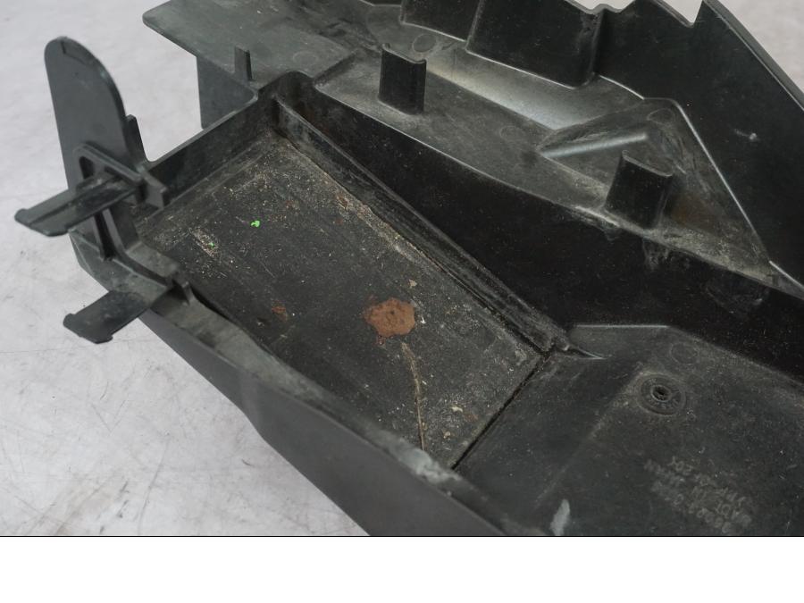 Höger sida på Batterihållare från en Kawasaki ZX-6R -2006 motorcykel.