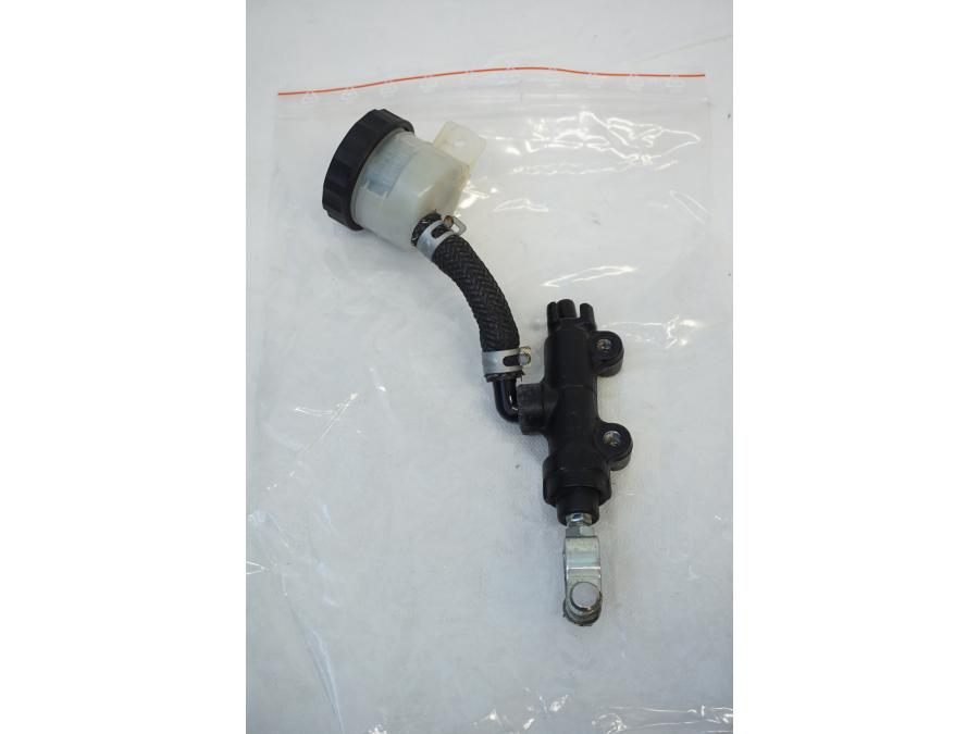 Framsidan på Bromshuvudcylinder från en Kawasaki VN 900 -2006 motorcykel.