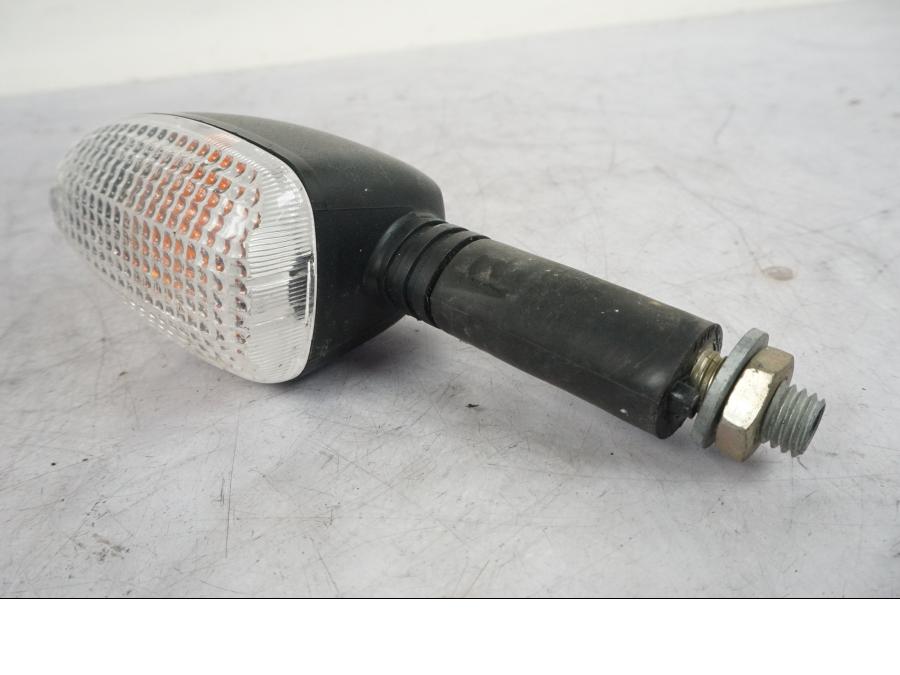 Baksidan på Blinkers från en BMW R 850 R -2004 motorcykel.