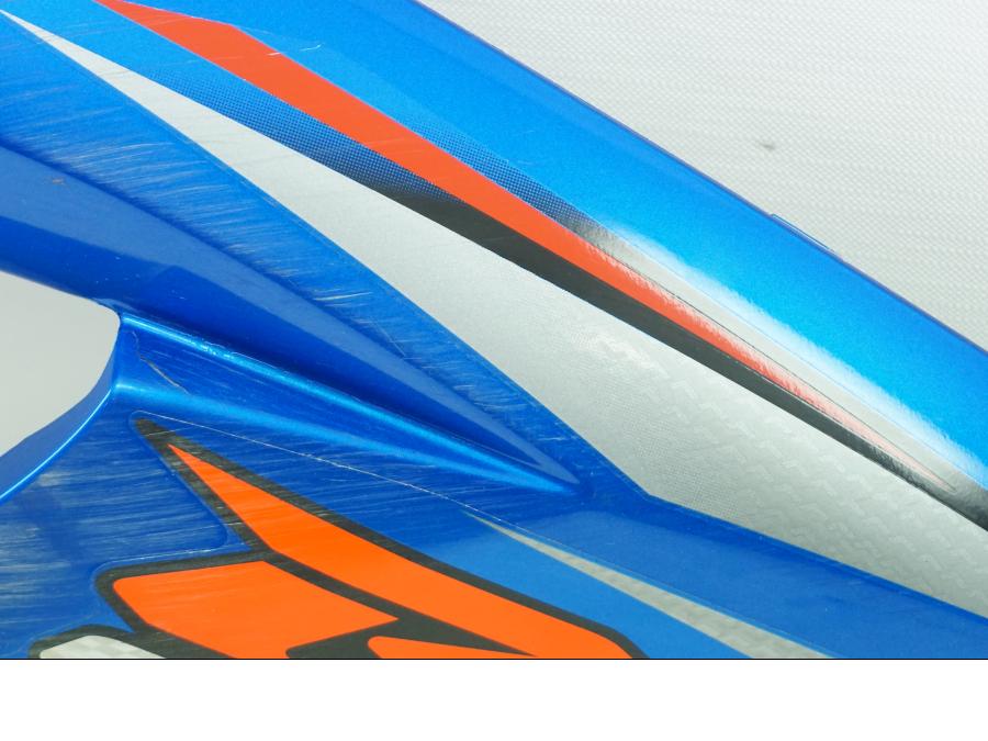 Höger sida på Sidkåpa från en Suzuki GSX-R 750 -2009 motorcykel.