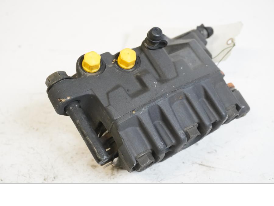 Baksidan på Bromsok från en Honda CBR 1100 XX -2001 motorcykel.