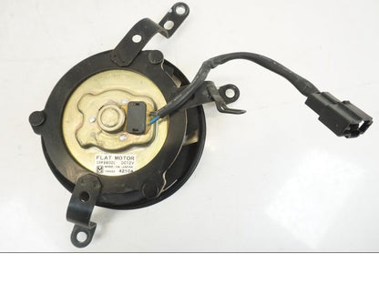 Höger sida på Vattenkylfläkt från en Yamaha YZF 1000 R1 -2004 motorcykel.