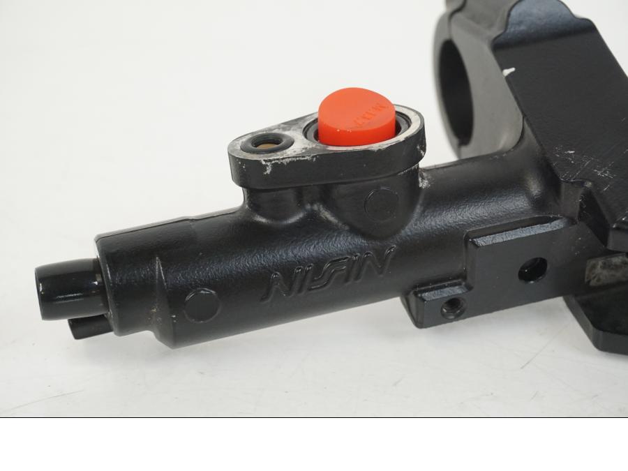 Snett uppifrån på Kopplingslavcylinder från en Suzuki GSX-R 1000 -2007 motorcykel.