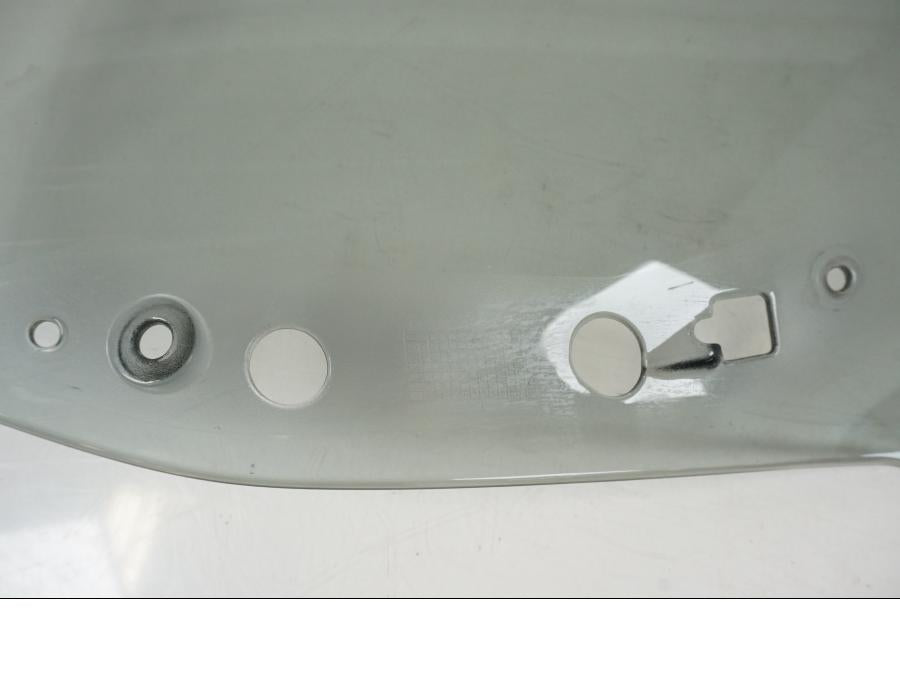 Vänster sida på Vindruta från en Yamaha X-Max 125 -2018 motorcykel.