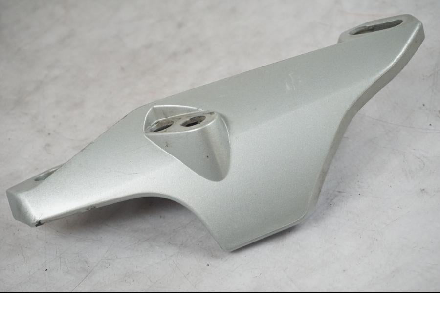 Vänster sida på Blinkersfäste från en BMW R 1200 R -2007 motorcykel.