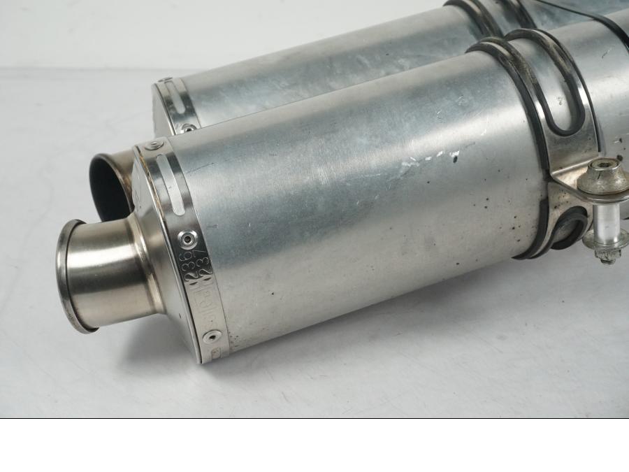 Baksidan på Ljuddämpare Sport från en Yamaha YZF 1000 R1 -2005 motorcykel.