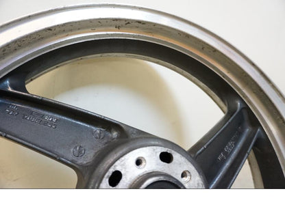 Vänster sida på Fälg från en Kawasaki ZZR 1100 -1994 motorcykel.