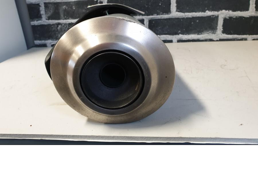 Snett nerifrån på Ljuddämpare från en Ducati Monster 696 -2013 motorcykel.